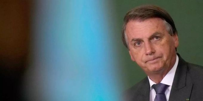 Täuschung, Anstiftung zu Straftaten, Verbrechen gegen die Menschlichkeit: Die Vorwürfe gegen Brasiliens Präsident Bolsonaro wiegen schwer. Foto: Eraldo Peres/AP/dpa Täuschung, Anstiftung zu Straftaten, Verbrechen gegen die Menschlichkeit: Die Vorwürfe gegen Brasiliens Präsident Bolsonaro wiegen schwer. Foto: Eraldo Peres/AP/dpa
