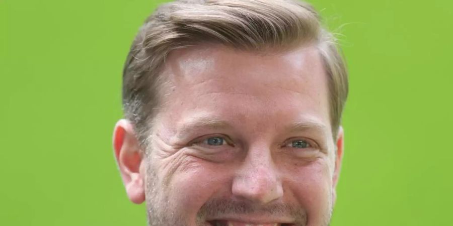 Ist voller Tatendrang beim VfL Wolfsburg gestartet: Trainer Florian Kohfeldt. Foto: Friedemann Vogel/EPA-Pool/dpa
