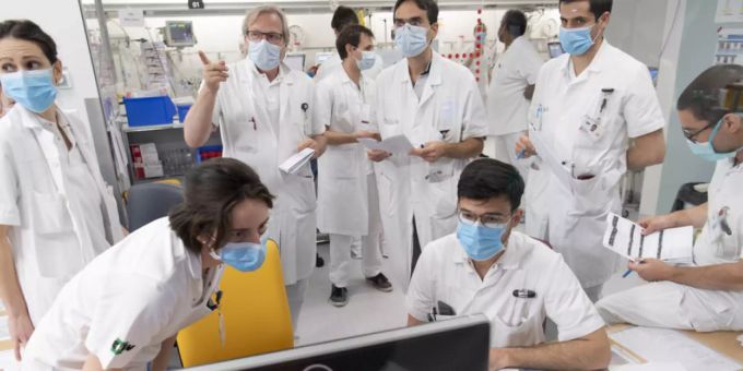 Coronavirus: Wegen den hohen Fallzahlen haben auch die Spitäler mit Personalausfällen zu kämpfen. Coronavirus Spitäler