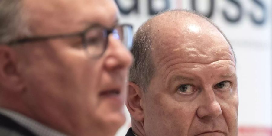 Ihr Kompromissvorschlag zur Stabilisierung der zweiten Säule wackelt im Nationalrat: Gewerkschaftspräsident Pierre-Yves Maillard (vorne links) und Arbeitgeberpräsident Valentin Vogt (rechts). (Archivbild)