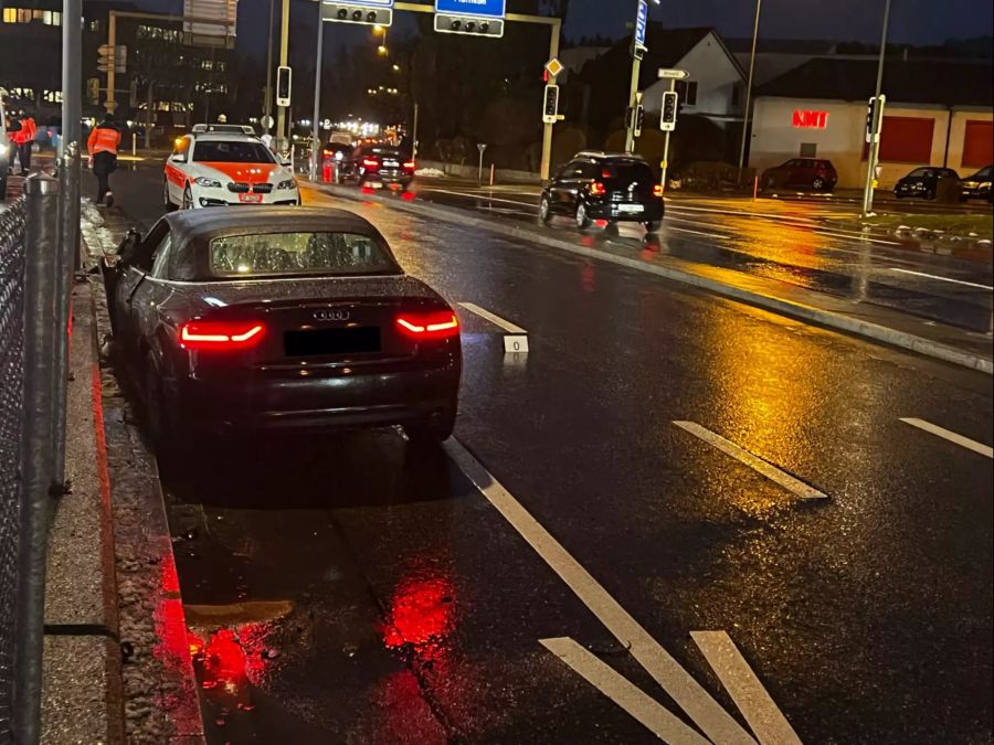 Eine Person wurde bei dem Selbstunfall verletzt.