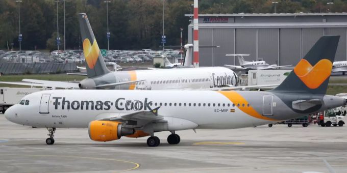 Flugzeuge der Condor am Flughafen. Condor