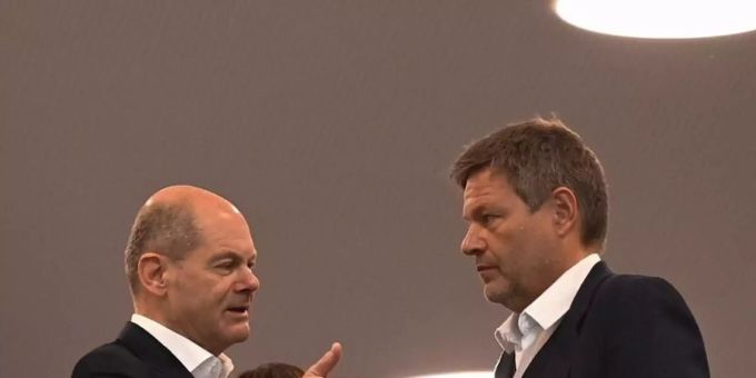 SPD-Kanzlerkandidat Olaf Scholz (l) und der Grünen-Vorsitzende Robert Habeck. Foto: Britta Pedersen/dpa SPD-Kanzlerkandidat Olaf Scholz (l) und der Grünen-Vorsitzende Robert Habeck. Foto: Britta Pedersen/dpa