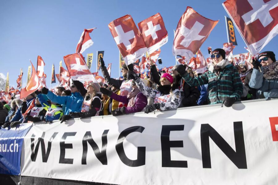 Auch in Wengen wehen jeweils unzählige Schweizer Fähndli.