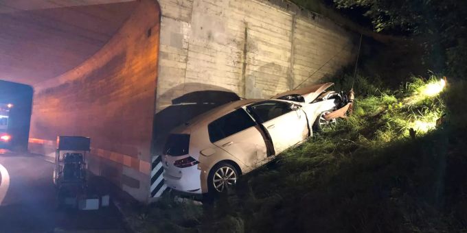 Bei Selbstunfall verletzt. Bei Selbstunfall verletzt