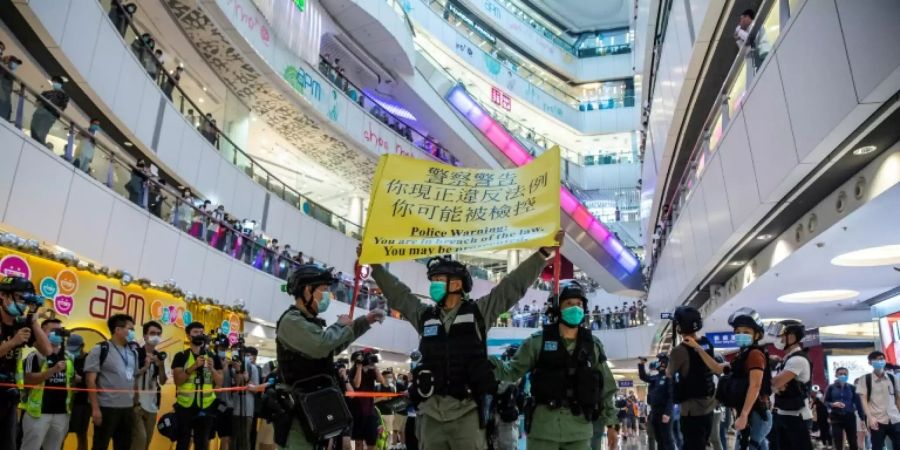 Hongkongs Einsatzkräfte nahmen vier Studenten fest