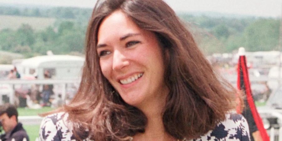 ARCHIV - Ghislaine Maxwell, Tochter des Medienzaren Maxwell, bei der Ankunft an der Rennbahn. Foto: Jim James/PA Wire/dpa
