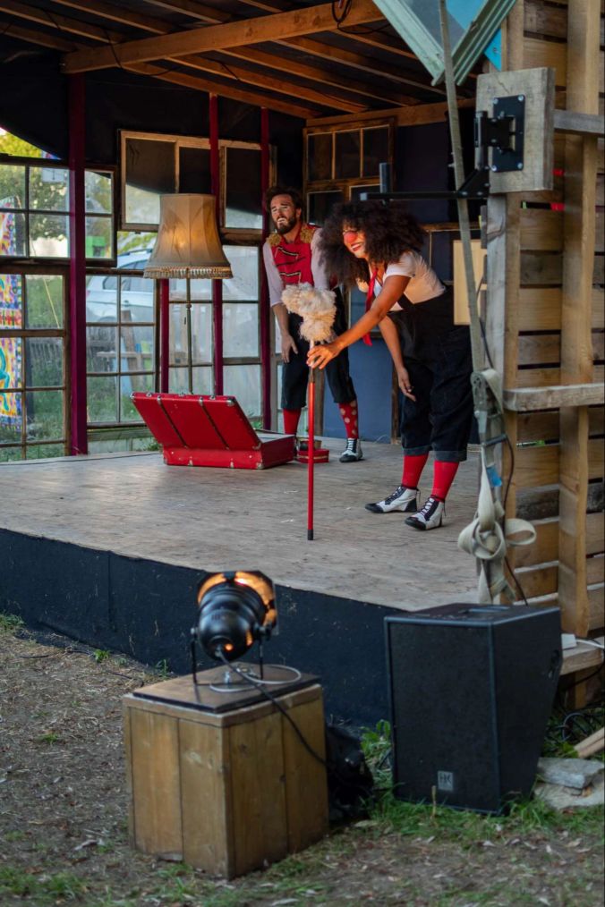 Wakouwa Teatro spielt very little circus.