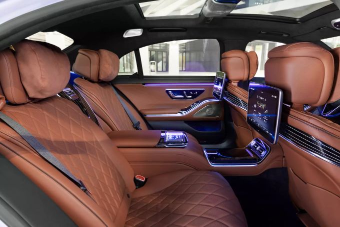 Wo Licht ist, ist in der S-Klasse kein Schatten, sondern beheizte Nackenkissen. 2021 Mercedes-Benz S-Klasse