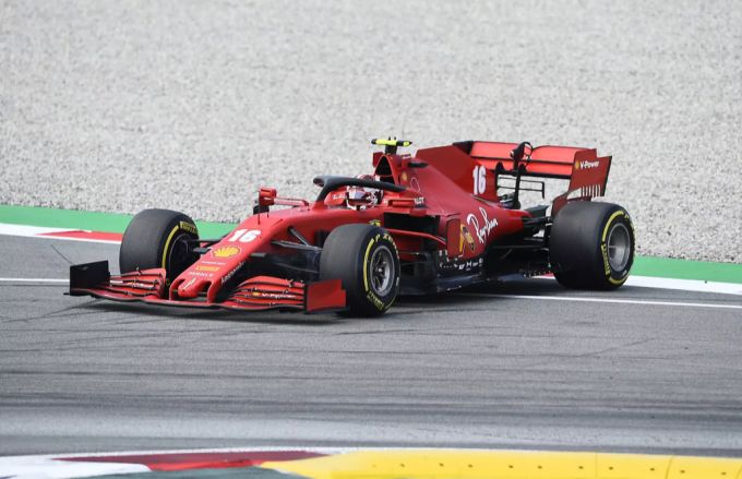 Quer auf der Strecke: Das Auto von Charles Leclerc schaltet sich beim GP von Spanien nach 37 Runden aus. Charles Leclerc