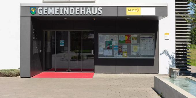Gemeindeverwaltung und Poststelle in Härkingen. Gemeindeverwaltung und Poststelle in Härkingen.