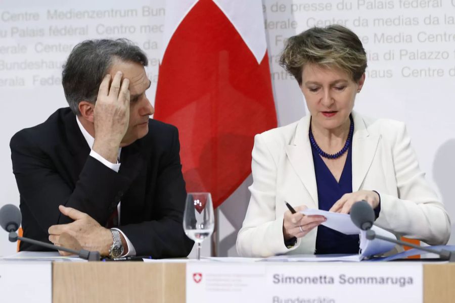 Mario Gattiker und die damalige Justizministerin Simonetta Sommaruga (SP) kümmerten sich über Jahre um die Umsetzung der Massenwainderungsinitiative.