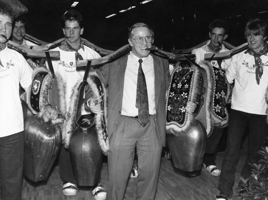 Nationalrat und EWR-Beitrittsgegner Christoph Blocher, mit Zigarre im Mund, am 30. November 1992 in Bütschwil SG.