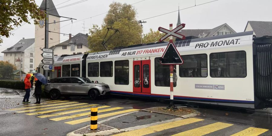 Mit Bahn zusammengestossen