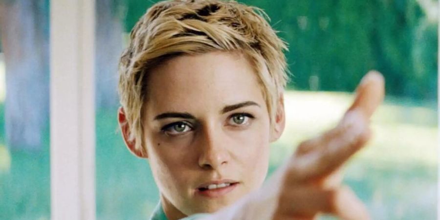 Kristen Stewart spielt die berühmte Darstellerin Jean Seberg, die aufgrund ihres politischen Engagements vom FBI überwacht wurde. Foto: -/PROKINO Filmverleih/dpa