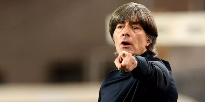 Joachim Löw, Bundestrainer von Deutschland, gestikuliert. Am Sonntag spielt sein Team gegen die Schweizer Nati. Deutschland Schweizer Nati