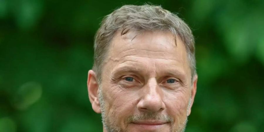 Mit falschem Namen, Lederjacke und Porsche-Faible - Richy Müller wird 65. Foto: Patrick Pleul/dpa-Zentralbild/dpa