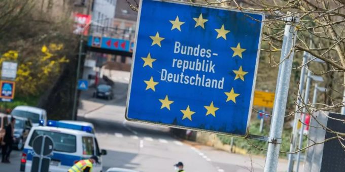 Im Kampf gegen die Ausbreitung gefährlicher Mutationen des Coronavirus wird die Einreise aus der französischen Grenzregion Moselle nach Deutschland erschwert. Foto: Oliver Dietze/dpa Im Kampf gegen die Ausbreitung gefährlicher Mutationen des Coronavirus wird die Einreise aus der französischen Grenzregion Moselle nach Deutschland erschwert. Foto: Oliver Dietze/dpa