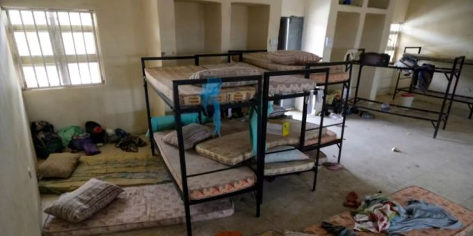 Ein verlassener Schlafsaal. nigeria