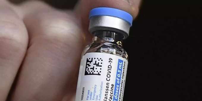 In den USA werden Corona-Impfungen mit dem Impfstoff Johnson & Johnson wieder aufgenommen. Foto: Jessica Hill/AP/dpa In den USA werden Corona-Impfungen mit dem Impfstoff Johnson & Johnson wieder aufgenommen. Foto: Jessica Hill/AP/dpa