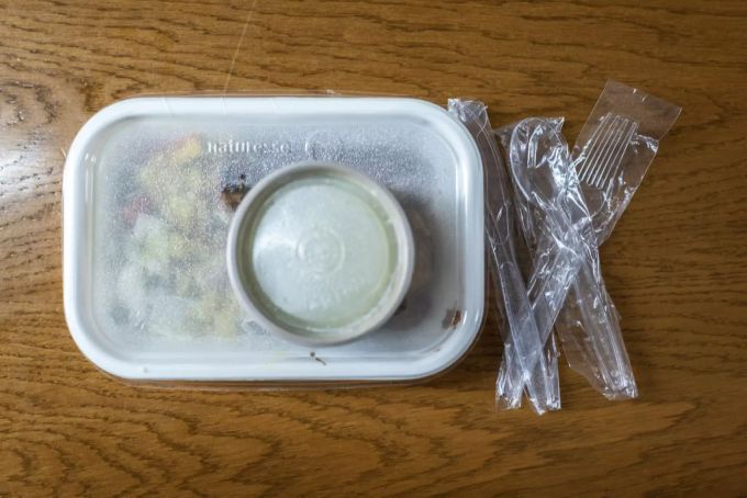 Durch das Coronavirus und den resultierenden Beizen-Lockdown nahm der Gebrauch von Plastikverpackungen deutlich zu. coronavirus