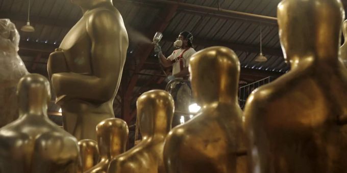 Oscar-Figuren werden für die Verleihung vorbereitet (Archivbild). Oscarverleihung bester Film