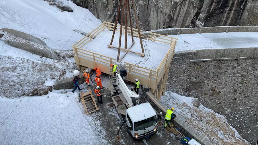 Der Böögg wird auf dieser extra angefertigten Holzkonstruktion angezündet.