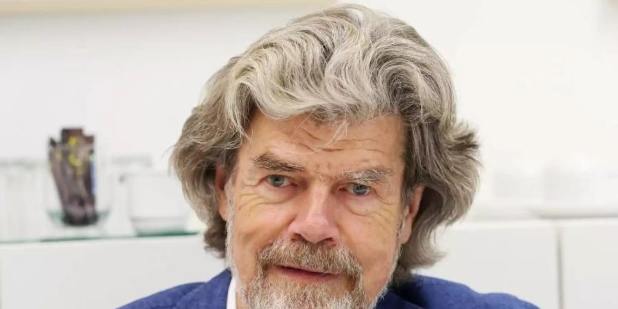 Reinhold Messner stand schon mit fünf Jahren auf seinem ersten Dreitausender. Foto: Roland Weihrauch/dpa