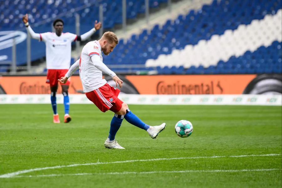 Es folgen zwei Treffer mit links zum zwischenzeitlichen 3:0.