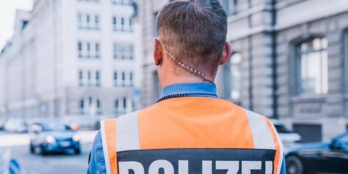 St. Gallen - 33-jähriger Mann bedroht Personen mit Messer