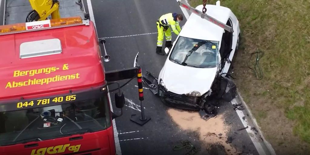 Hirzel Zh Ein Verletzter Bei Verkehrsunfall Zeugenaufruf