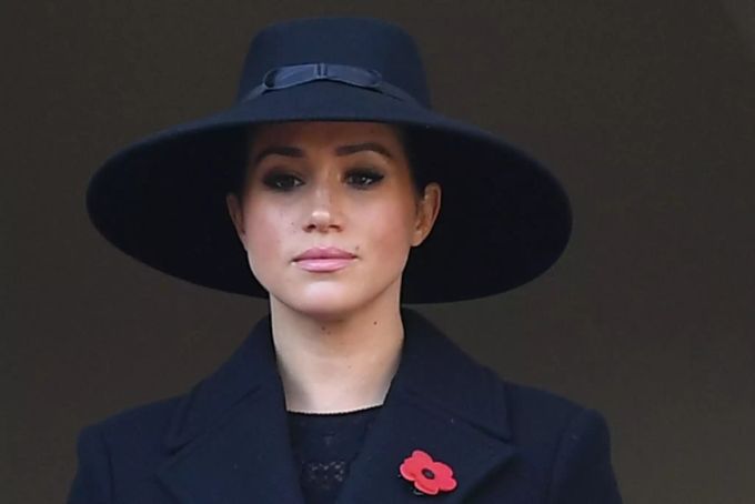 Meghan Markle, Herzogin von Sussex, schaut von einem Balkon aus zu, als sie an der Gedenkfeier zum Remembrance Sunday am Cenotaph in Whitehall im Zentrum Londons teilnimmt, am 10. November 2019. Meghan Markle