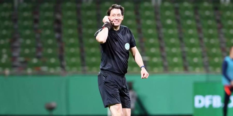 Muss nach dieser Saison seine Karriere als Bundesliga-Schiedsrichter beenden: Manuel Gräfe. Foto: Carmen Jaspersen/dpa