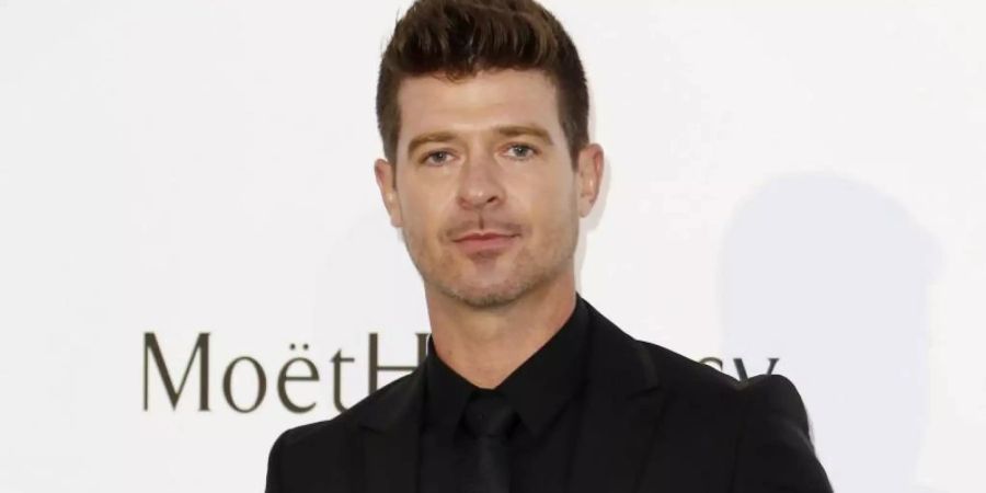 Ein Banküberfall hat Robin Thicke zu dem Song «Oh Shooter» inspiriert. Foto: Ian Langsdon/EPA/dpa