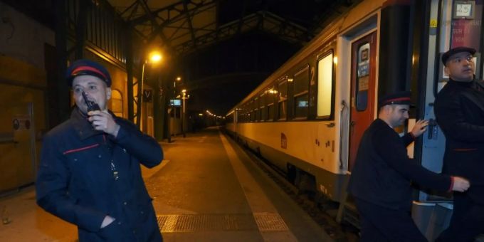 Anpfiff für den Nachtzug zwischen Paris und Nizza. Nachtzug Paris Nizza