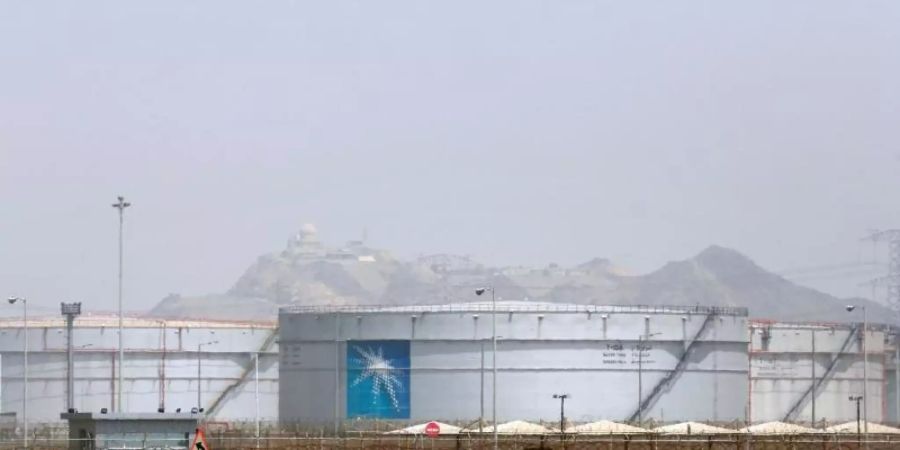 Der Nettogewinn des staatlichen saudischen Ölkonzerns ist zurückgegangen. Foto: Amr Nabil/AP/dpa