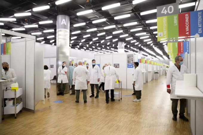 Das Impfzentrum auf dem Genfer Palexpo-Gelände: Der Kanton Genf hat als einziger Kanton praktisch alle verfügbaren Impfdosen verabreicht. Coronavirus Impfung Kantone