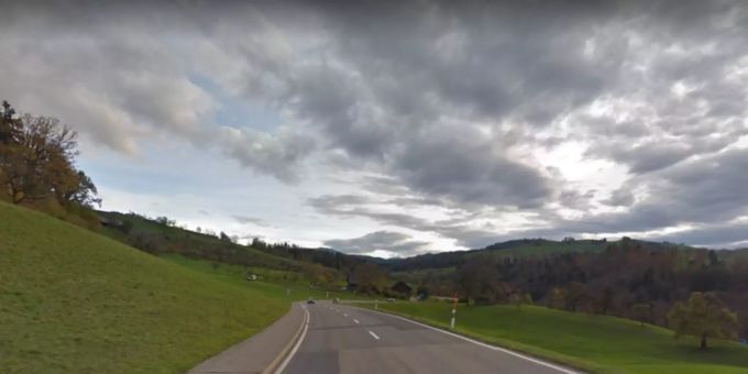 Strassenabschnitt bei Nidfuren ZG. nidfuren
