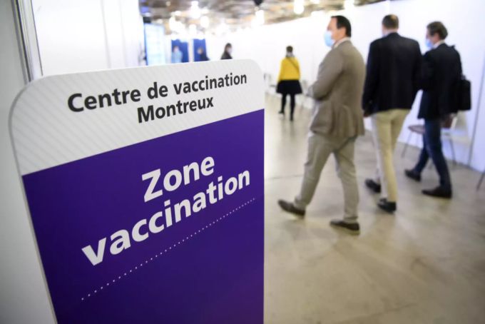 In Montreux wurde am Montag das 14. waadtländer Impfzentrum eröffnet. Dort sollen Personen ab 18 Jahren gegen das Coronavirus geimpft werden. coronavirus