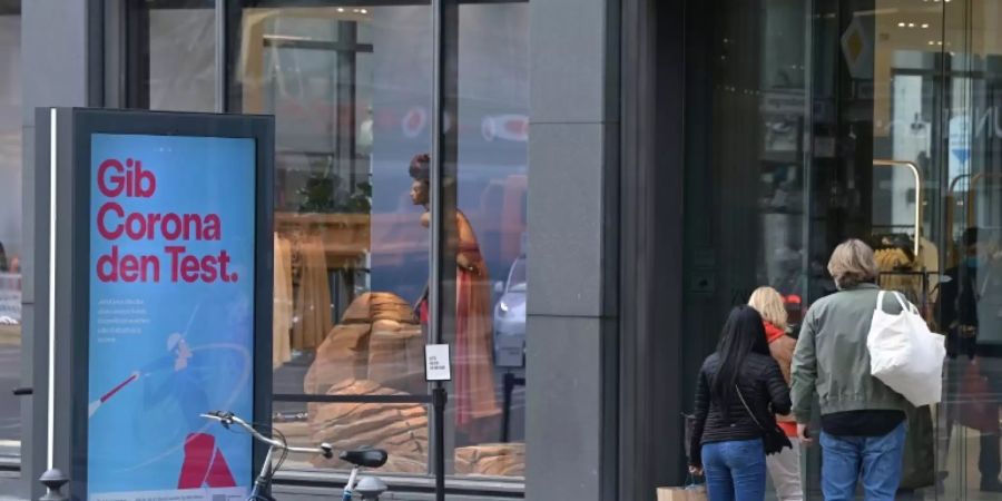 Geschäft auf dem Berliner Ku'damm Ende März