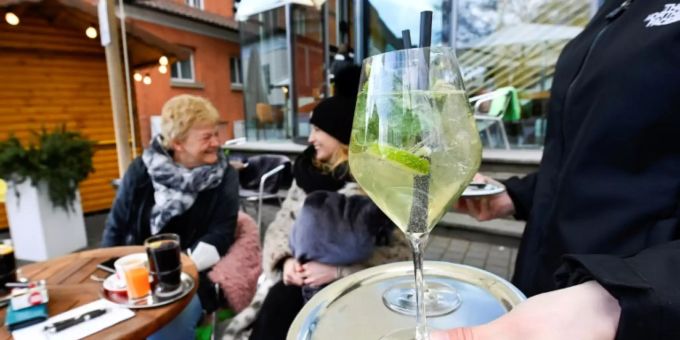 Viele Jugendlichen zwischen 16 und 29 arbeiten abends oder an Wochenenden. Arbeiten