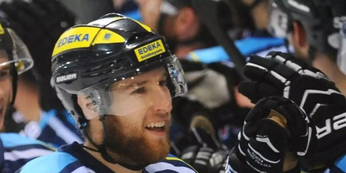 Wechselt zu den Krefeld Pinguinen in die Deutsche Eishockey Liga: Robert Sabolic. Foto: picture alliance / dpa Wechselt zu den Krefeld Pinguinen in die Deutsche Eishockey Liga: Robert Sabolic. Foto: picture alliance / dpa