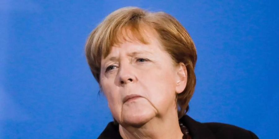 Bundeskanzlerin Merkel ist mit dem Europäischen Bürgerrechtspreis der Sinti und Roma ausgezeichnet worden. Foto: Markus Schreiber/AP POOL/dpa