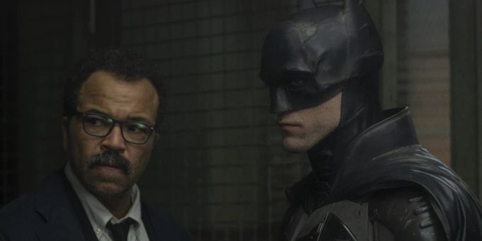 Eine Szene aus «The Batman». Robert Pattinson (re.) als Titelheld an der Seite von Commissioner James «Jim» Gordon (Jeffrey Wright). batman