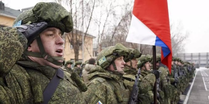 Russische Soldaten kurz vor dem Abzug in der kasachischen Stadt Almaty. Kasachstan