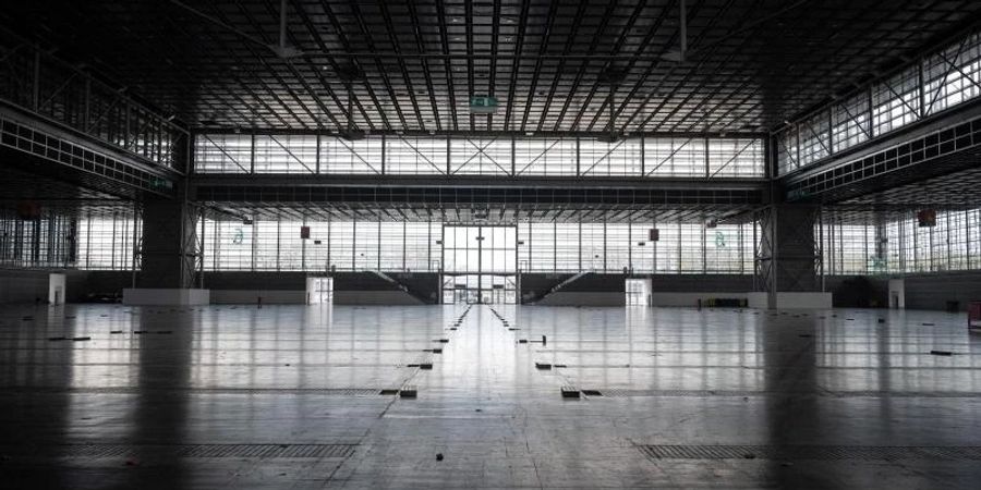 Die Halle 6 der Messe Düsseldorf ist menschenleer. Foto: Bernd Thissen/dpa