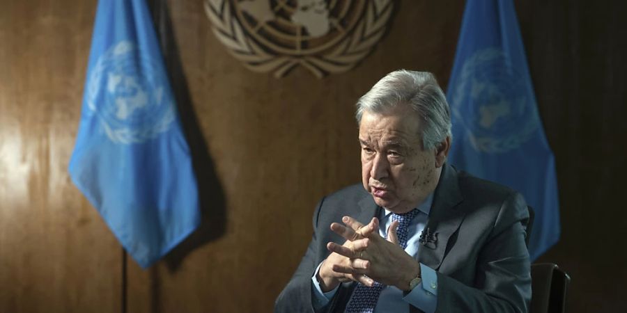 UN-Generalsekretär António Guterres spricht während eines Interviews im UN-Hauptquartier. Foto: Robert Bumsted/AP/dpa