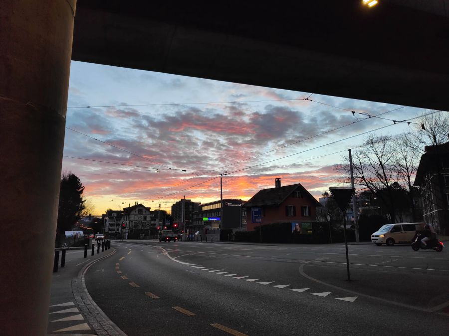 Das Oppo Find N produziert starke Fotos mit eher gesättigten Farben, selbst in schwierigen Lichtverhältnissen.