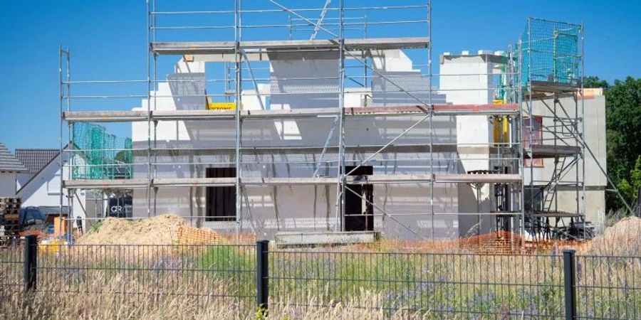 Die Wohnfläche pro Kopf in Deutschland ist in den vergangenen Jahren weiter gestiegen. Gerade auf dem Land, aber auch in vielen teuren Grossstädten. (Archivbild). Foto: Soeren Stache/dpa-Zentralbild/dpa