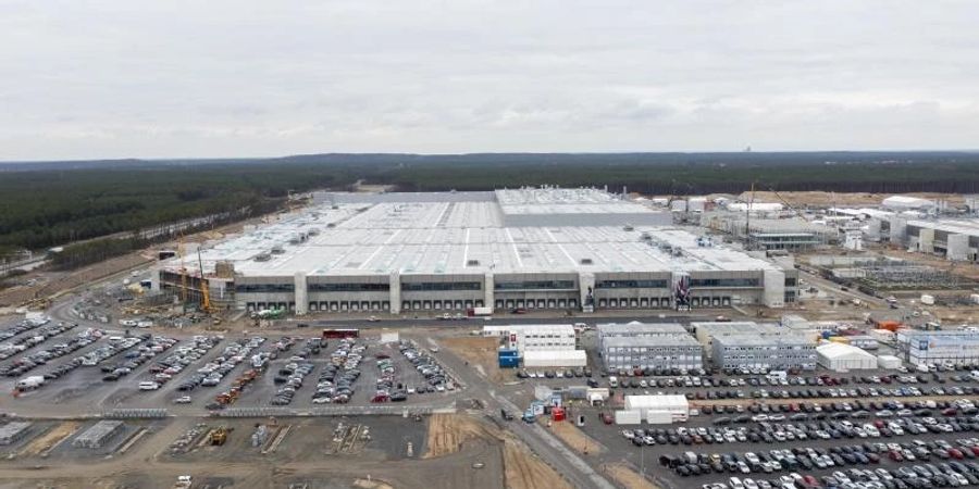 Elon Musk hatte die «Gigafabrik» in Brandenburg Ende 2019 angekündigt und im Februar 2020 mit den Arbeiten begonnen. Foto: Christophe Gateau/dpa